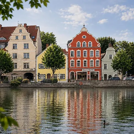 Direkt An Der Isar Und Nahe Altstadt Λάντσχουτ